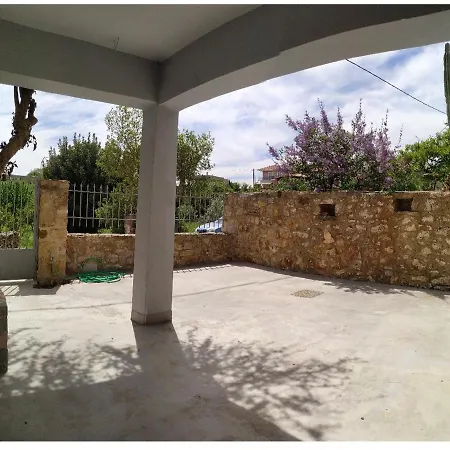 Artemis House * Krokees