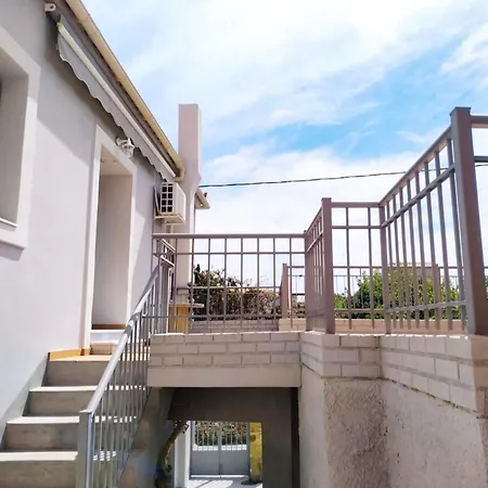 Апартаменты Artemis House *