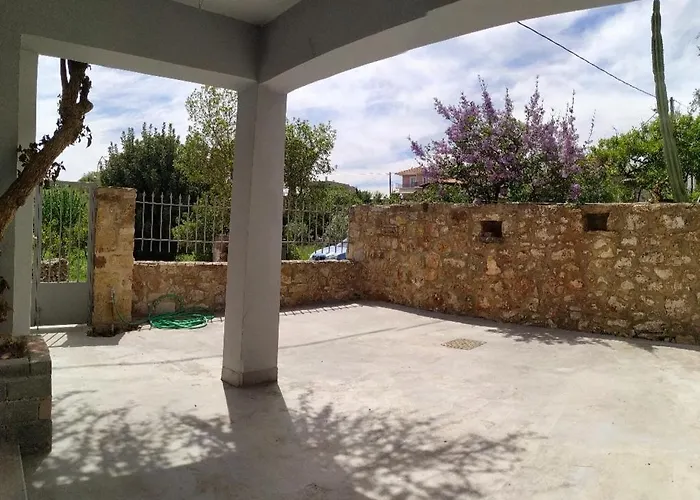 Artemis House * Krokees