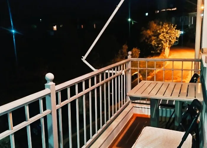 Artemis House Krokees